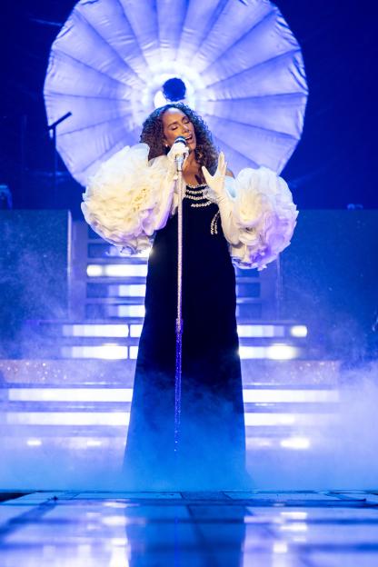 Massive British Pop Icon Unveils First Album in 10 Years During Festive Vegas Debut!