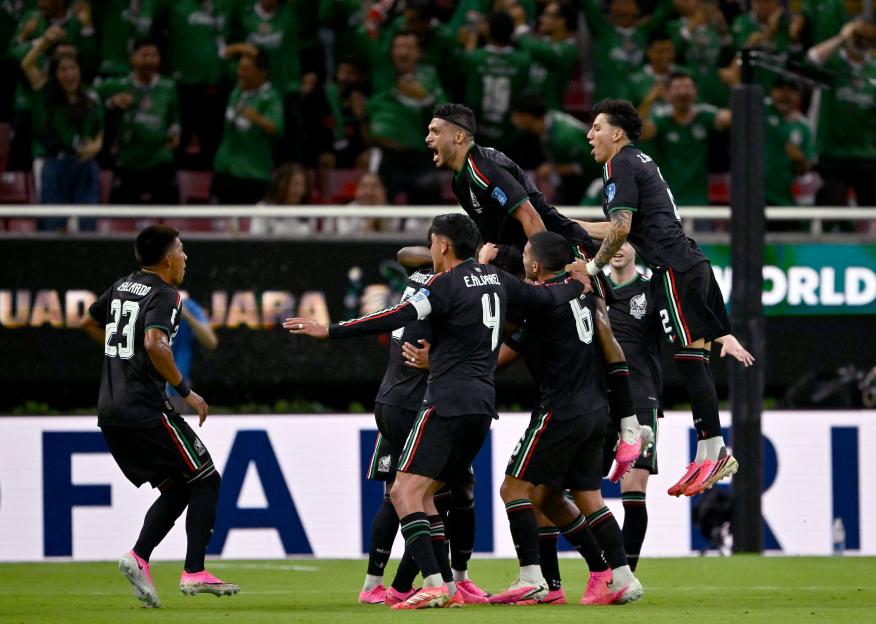 Mexico Edges South Korea 1-0: Goalkeeper Blunder Leads Hosts Toward Clash with England in World Cup Knockouts