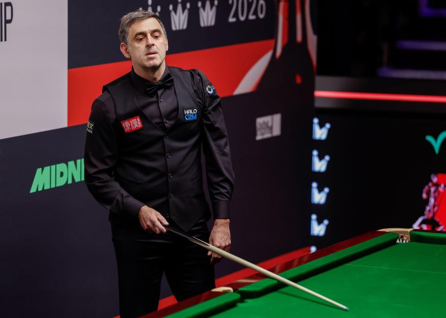 Sheffield, UK. 27th Apr, 2026. Ronnie O'Sullivan looks over the table during the John Higgins vs Ronnie O'Sullivan Halo World Championship 2026 match at The Crucible, Sheffield. Picture credit should read: Cody Froggatt/Sportimage Credit: Sportimage