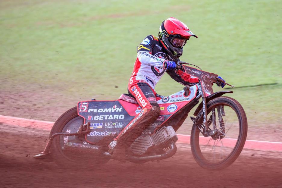 Dan Bewley of Belle Vue Aces in action during the Rowe Motor Oil Premiership match between Belle Vue Aces and Ipswich Witches at the National Speedway Stadium, Manchester on Monday 20th April 2026. (Photo: Ian Charles | MI News) Credit: MI News & Spo
