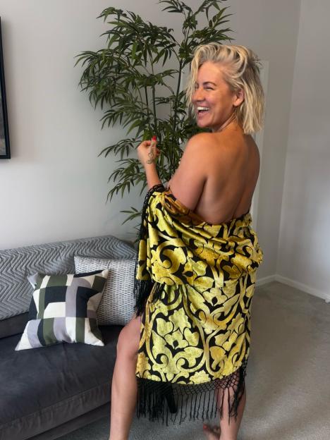 Lucinda Light, a 45-year-old MAFS Australia and Celebs Go Dating star, poses topless for sizzling snaps.