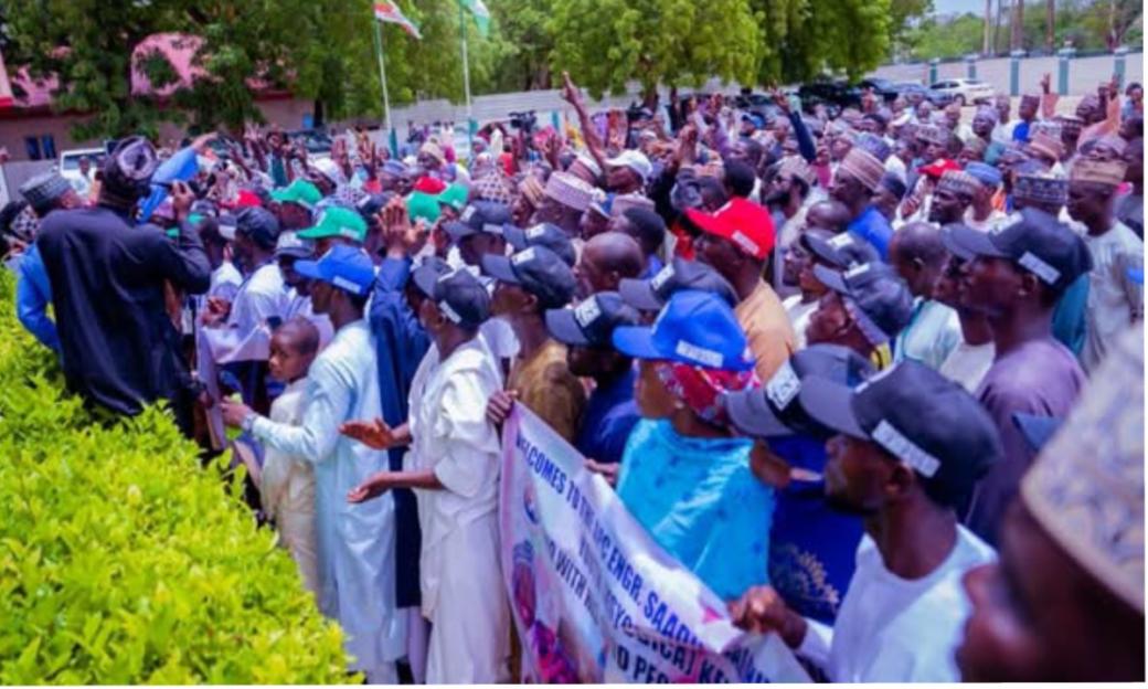 'More Than 10,000 ADC and PDP Members Switch Allegiance to APC in Kebbi'