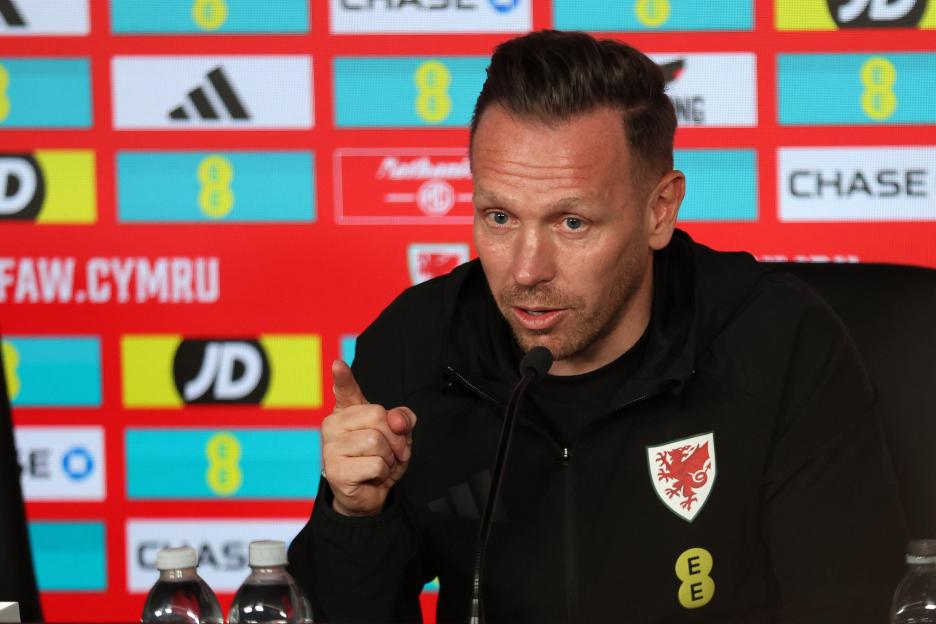 Craig Bellamy Delivers Brutally Honest Reply to Reporter’s Mo Salah Question