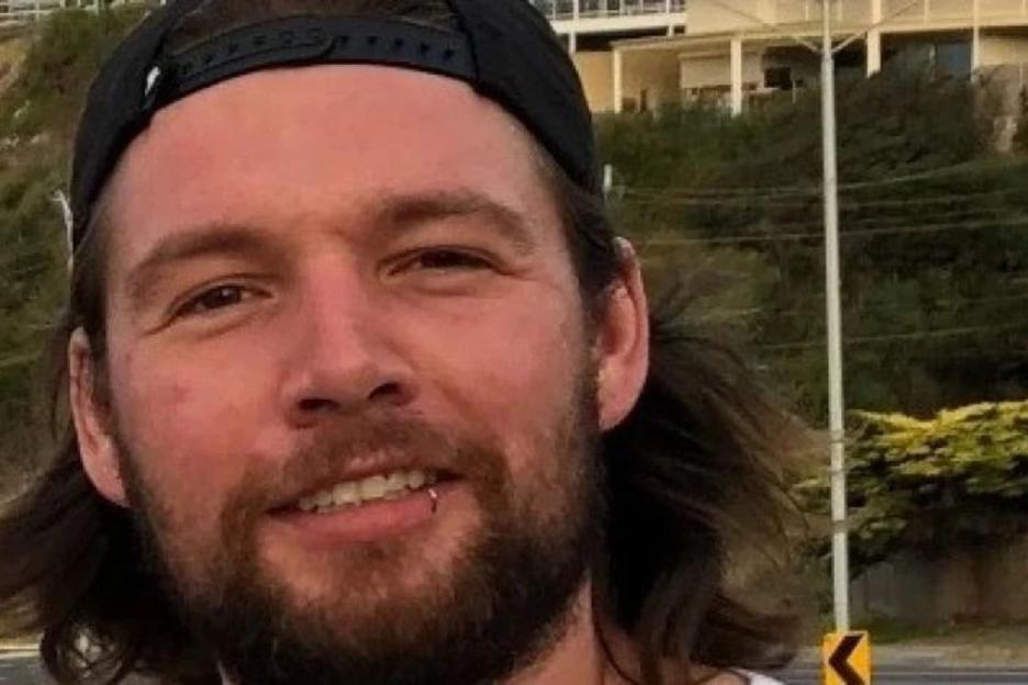 Tragic Surfing Accident in Australia Claims Lives of British Friends as One Struggles to Save the Other