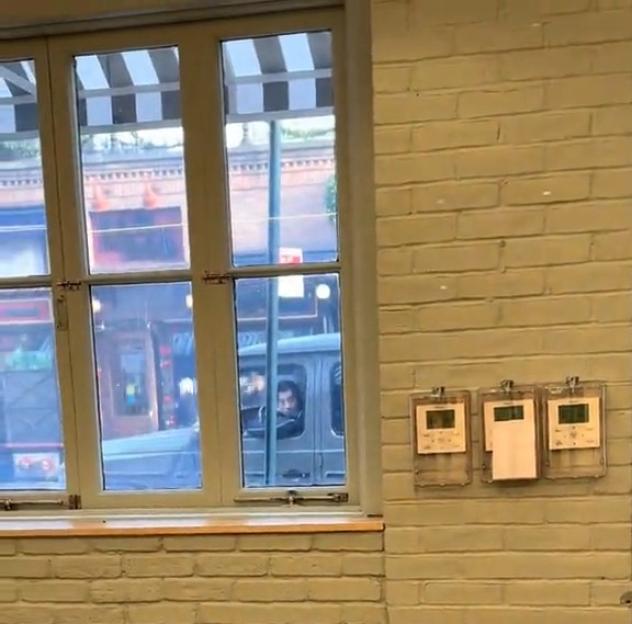 Watch as Major Pop Star Fumbles for Seven Minutes Trying to Parallel Park at Busy Restaurant – Fans Can't Help but Laugh!