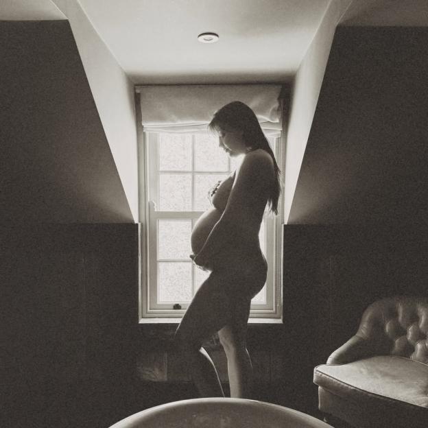 Daisy Lowe Embraces Motherhood: Stunning Nude Pregnancy Shoot During Babymoon with Best Friends