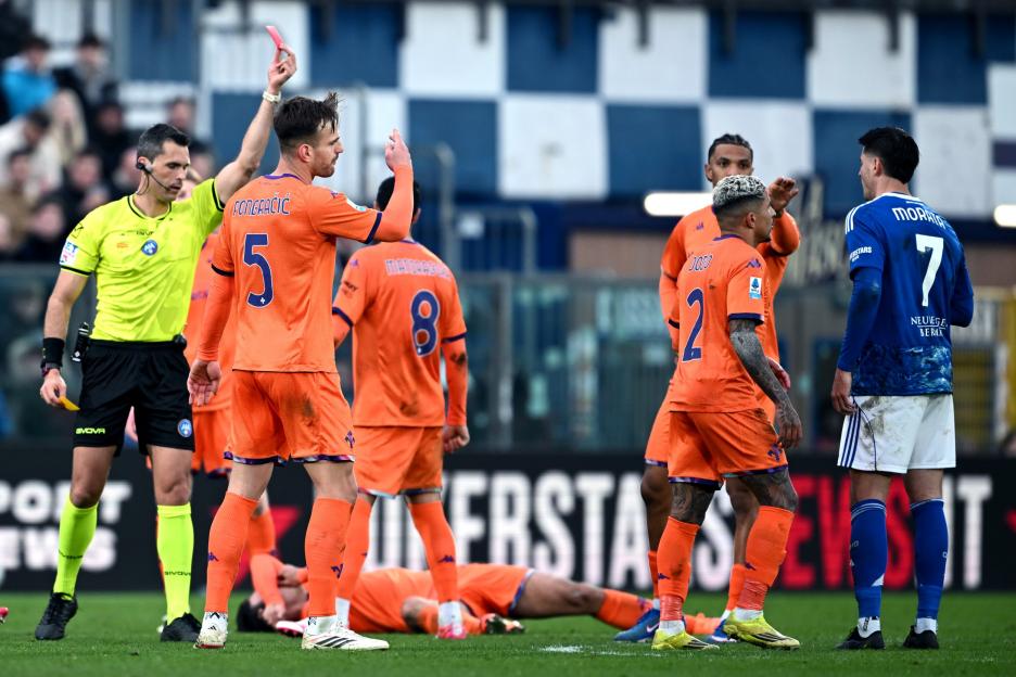 Referee shows a red card to F. Fofana during the Serie A match between Como 1907 and ACF Fiorentina.