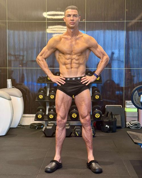 Cristiano Ronaldo Flaunts Ripped Physique Post-Sauna, With Veins Bulging in His Legs!