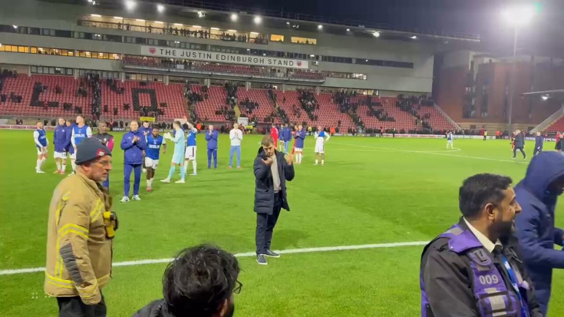 Wilshere applauding traveling support