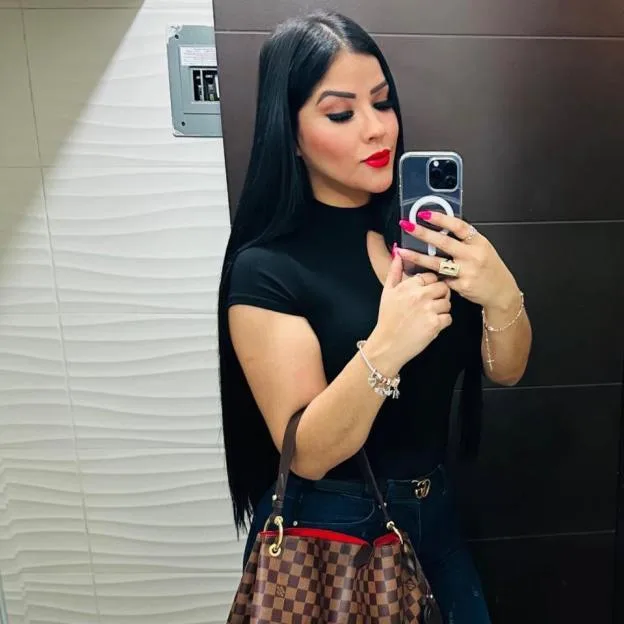Influencer and her young family found dead hours after disturbing online post