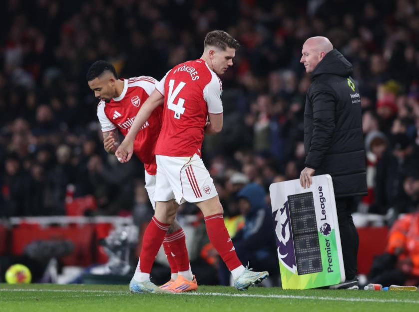 London, UK. 8th Jan, 2026. Gabriel Jesus of Arsenal (l) replaces Viktor Gyokeres of Arsenal (r) during the Arsenal vs Liverpool Premier League match at the Emirates Stadium, London. Picture credit should read: David Klein/Sportimage Credit: Sportimag