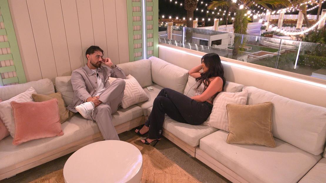 Scott van-der-Sluis and Belle Hassan on a couch at the Love Island All Stars villa.