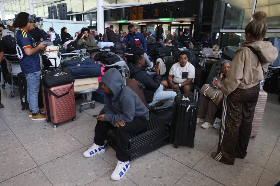 UK airports face continued travel disruption after air traffic control failure