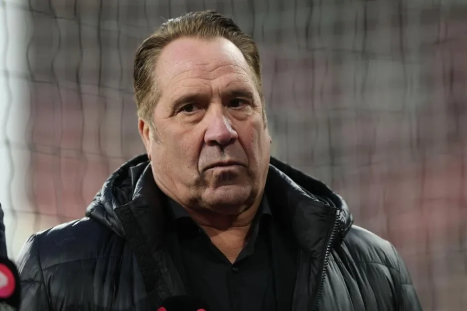 London, UK. 23rd Nov, 2025. Former Arsenal player David Seaman during the Arsenal vs Tottenham Hotspur Premier League match at the Emirates Stadium, London. Picture credit should read: David Klein/Sportimage Credit: Sportimage Ltd/Alamy Live News