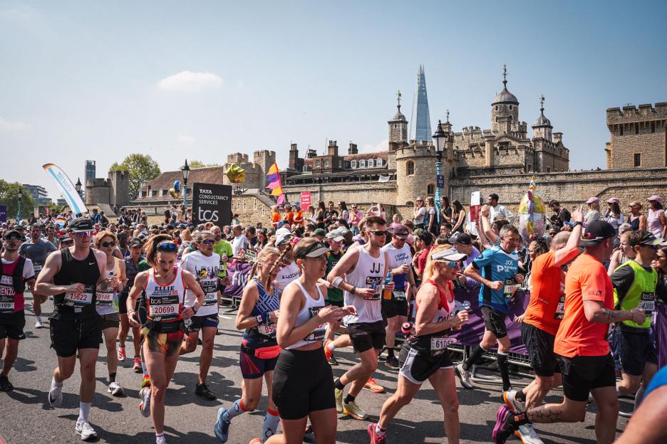 Your Complete Guide to the 2026 London Marathon: Must-Have Gear from Running Shoes to Energy Gels and Sunscreen!