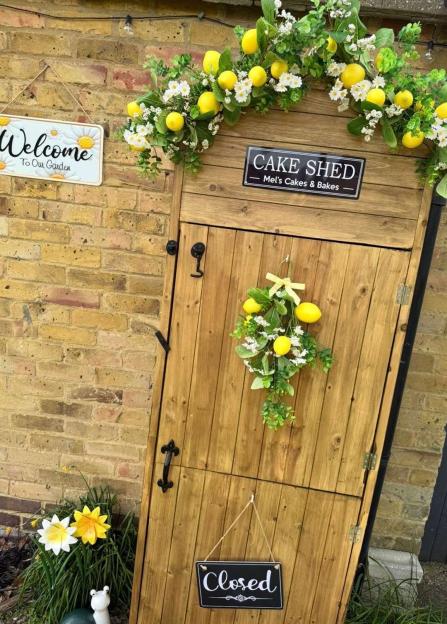 Cake sheds face shutdown as home bakers ordered to pay hundreds to avoid breaking law