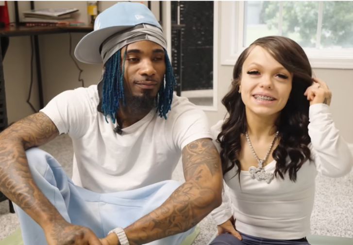 'People Say My Boyfriend's Dating a 'Little Girl,' But At 3'11', I'm a Grown Woman Who Just Needs Help Reaching the Top Shelves!'