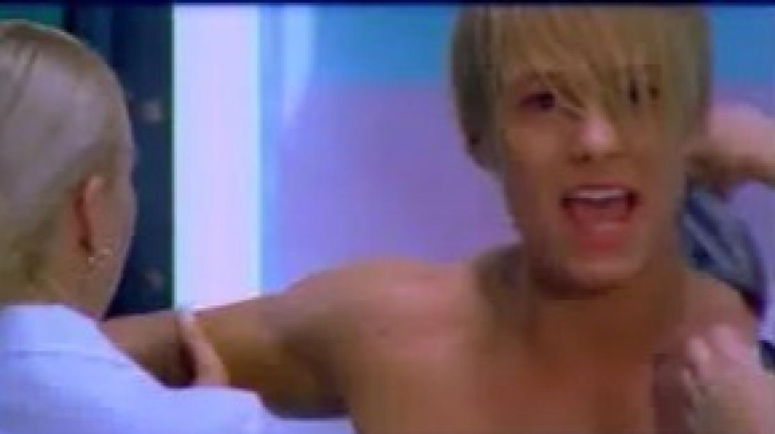 Adam Rickitt in "I Breathe Again" video.