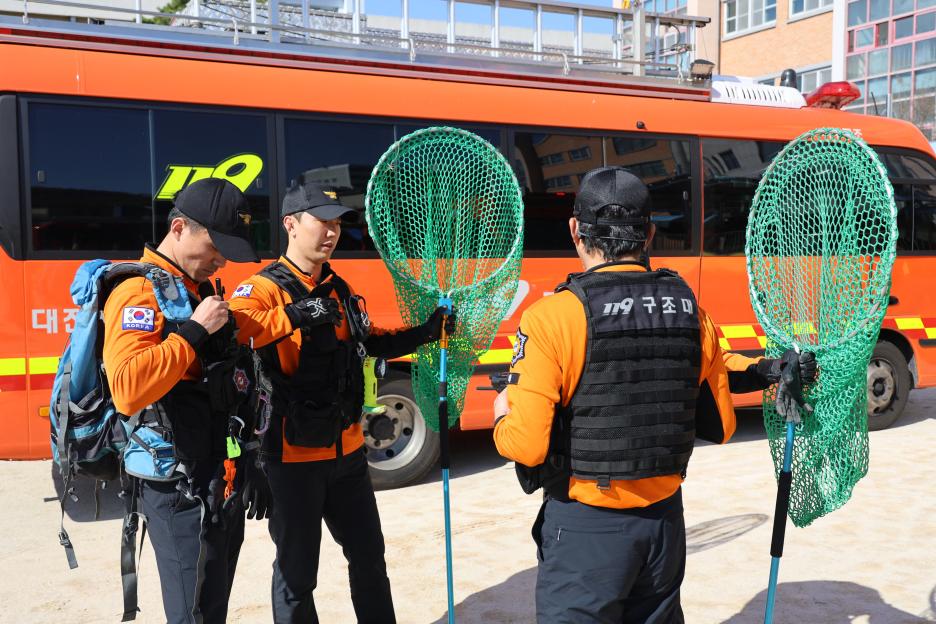 SKOREA-SCHOOL-CHILDREN-ANIMAL