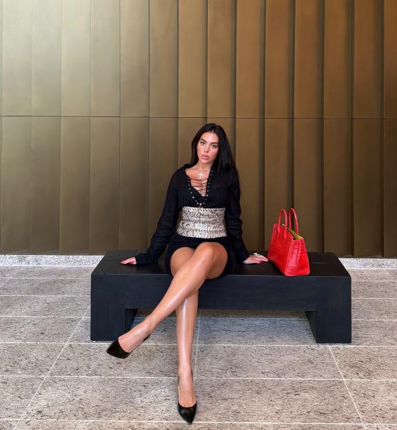 Georgina Rodriguez Stuns in a Leggy Low-Cut Dress Before Major World Cup Showdown with Cristiano Ronaldo