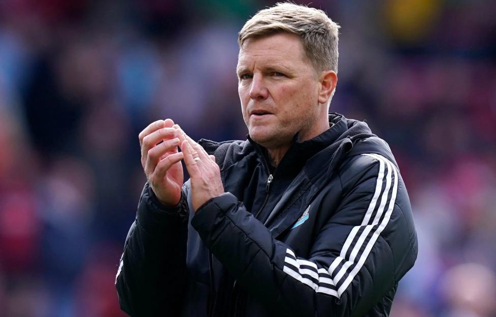 Newcastle United manager Eddie Howe clapping.