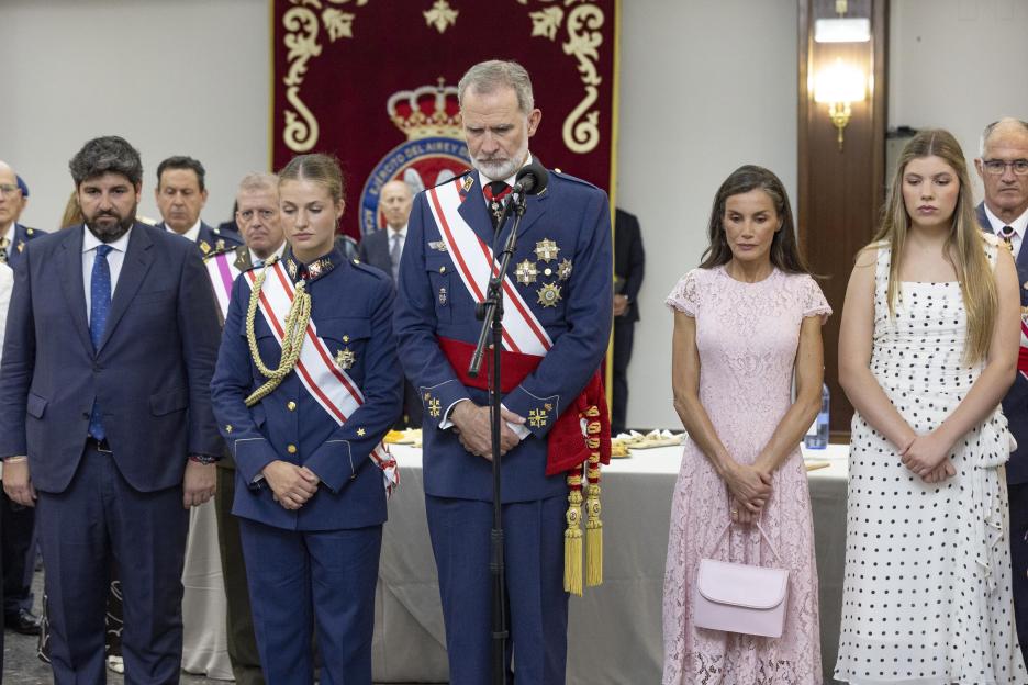 Spain's royal family observes minute of silence for victims of Los Gallardos forest fire