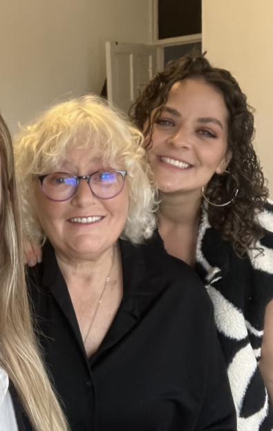 Hannah Pharoah and her mother Sue smiling.