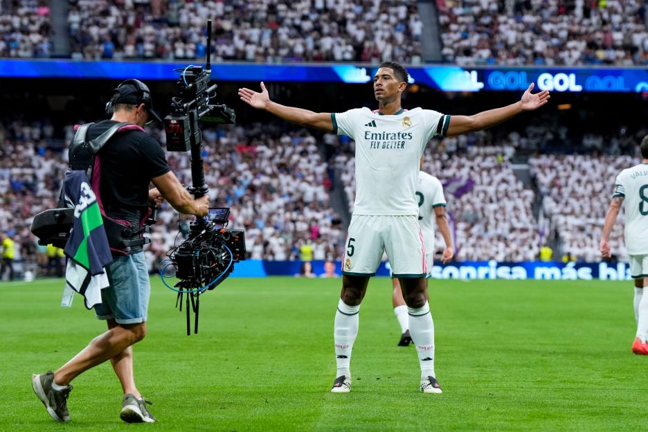 "Real Madrid Fans Left Speechless as Jude Bellingham Dazzles with Stunning Solo Goal!"