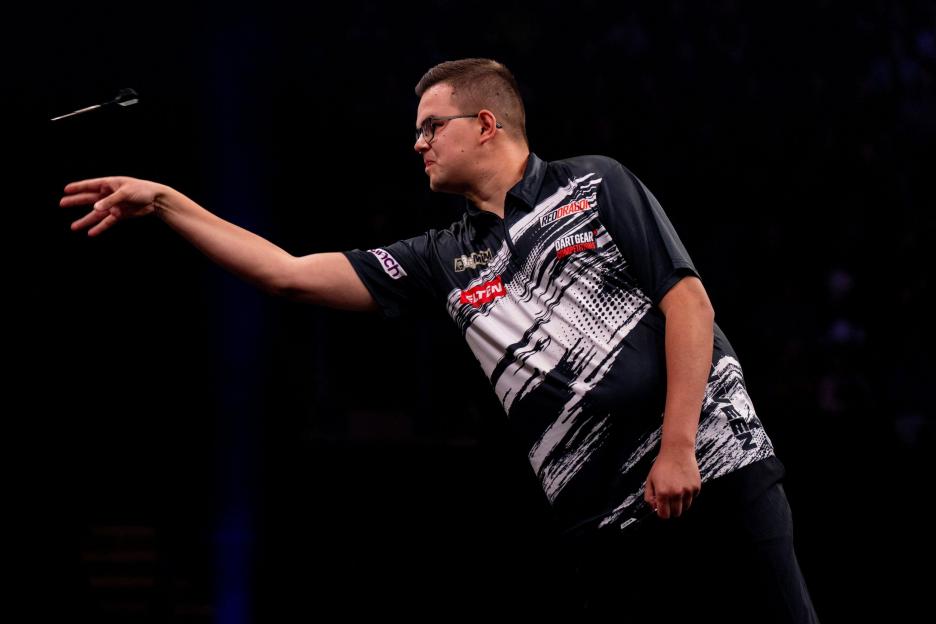 'Premier League Darts Star Faces Another Week on the Sidelines After Surgery'