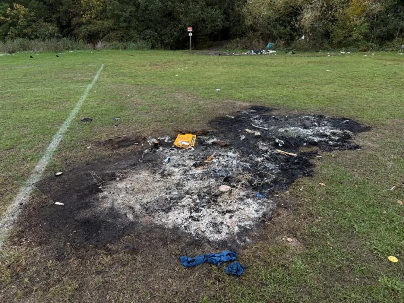 W8media..Travellers leave lots of mess behind in Finchley north London much to the anger of the locals after they return to the park following last years illegal encampment..20/10/2026.
