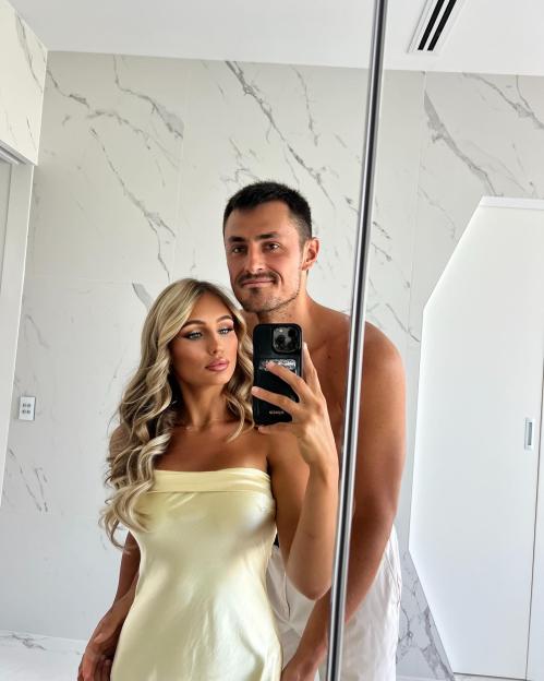Tennis Star Sparks Buzz with Surprise Announcement of 'Secret' Baby with Influencer Girlfriend
