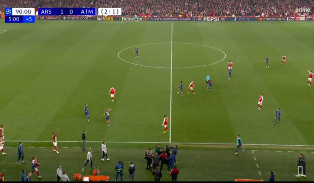 A soccer game between ARS and ATM, with ARS leading 1-0.