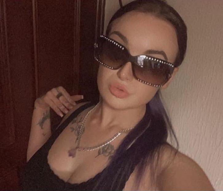 Hannah Metcalfe wearing sunglasses and a necklace.