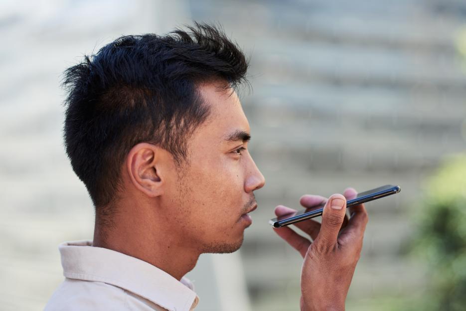 'New Poll Reveals One in Five Brits Prefer Voice Notes Over Texts!'