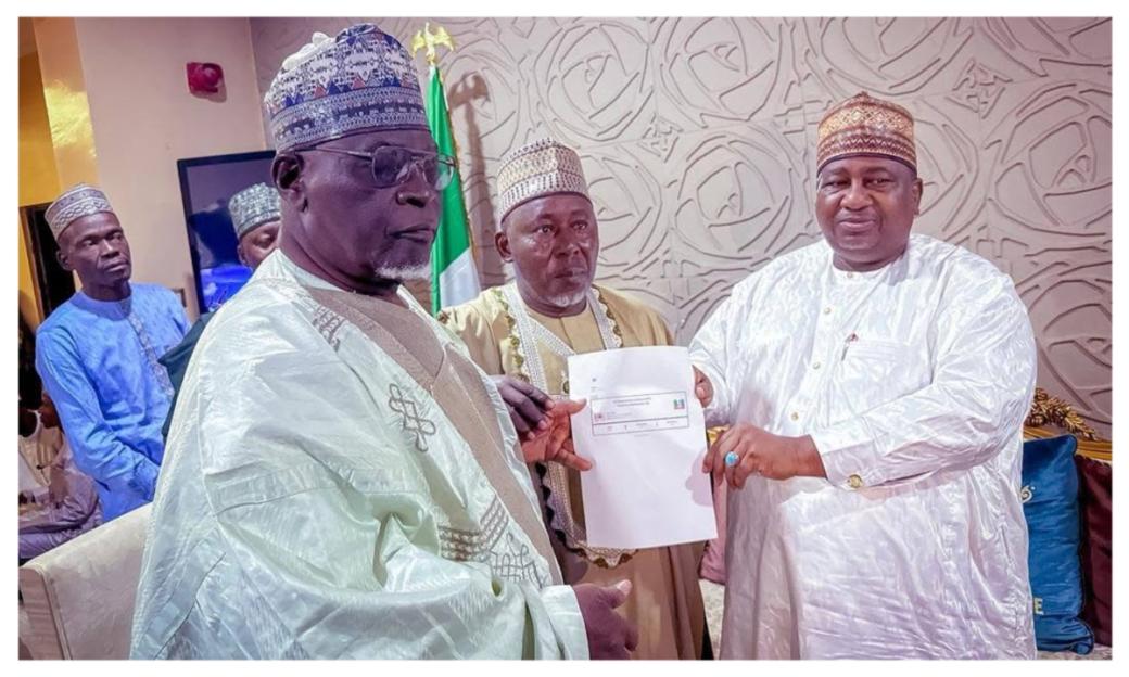 Gov Idris Rejoins APC with E-Registration in Kebbi