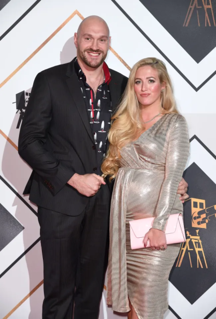 Tyson Fury's Dad John Urges Him to Rethink Boxing Comeback, Calls Him a 'Part-Time Family Man' to Wife Paris