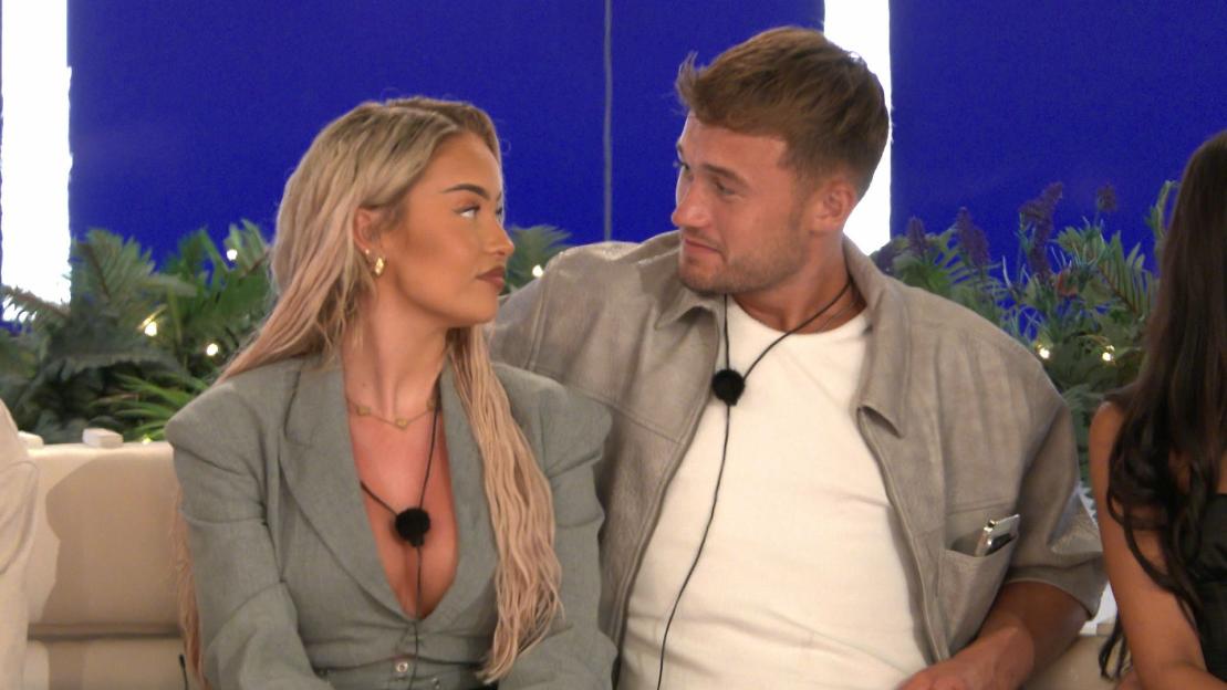 Ellie-chadwick-finley-maddock-love-1095358990-359c1a