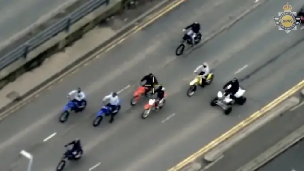 High-Speed Pursuit: Motorbike Gang Evades Police in Thrilling Chase Through Streets and Alleys Before Collision with Leader