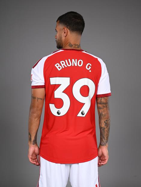 Arsenal Unveil New Signing