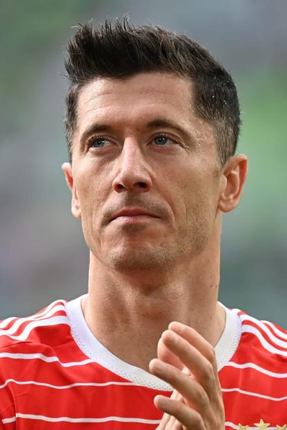 EPL Buzz: Man Utd Urged to Land Lewandowski!