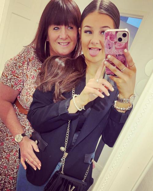 Kerry Hurst with her daughter Áine Rose Hurst, 19