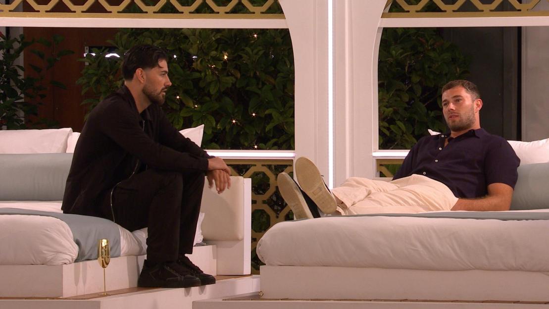 Scott and Curtis from Love Island All Stars Episode 18, sitting and talking on beds.