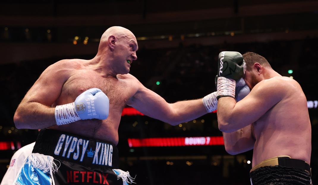 Tyson Fury punches Arslanbek Makhmudov during a Heavyweight boxing match.