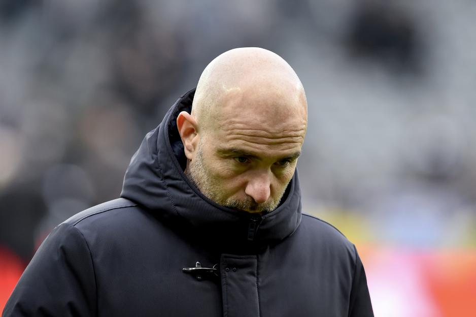 Chelsea manager Enzo Maresca looking on.