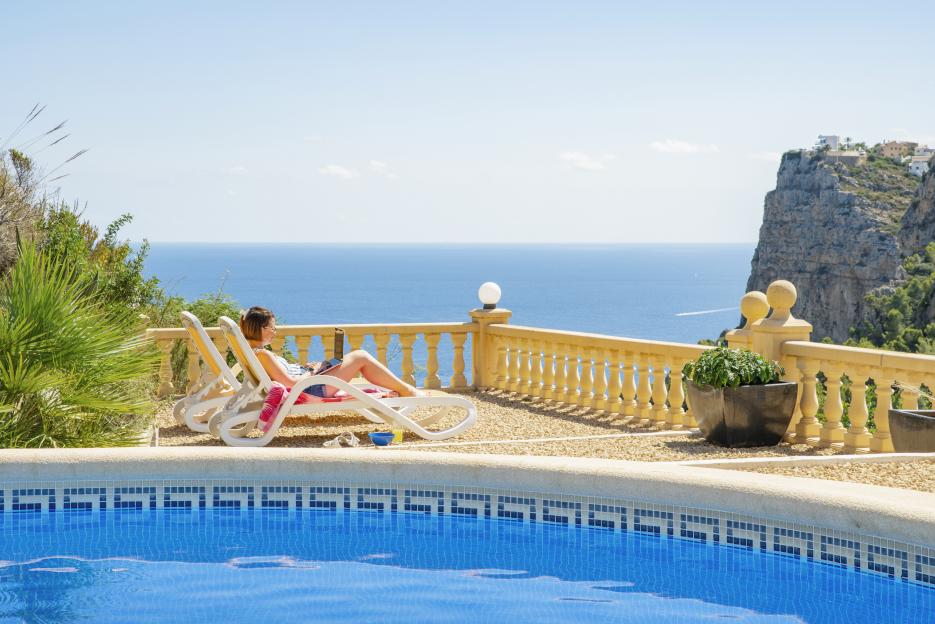 Unlock Hidden Savings: 3 Insider Tips to Slash Your Holiday Home Costs by Up to 45%!