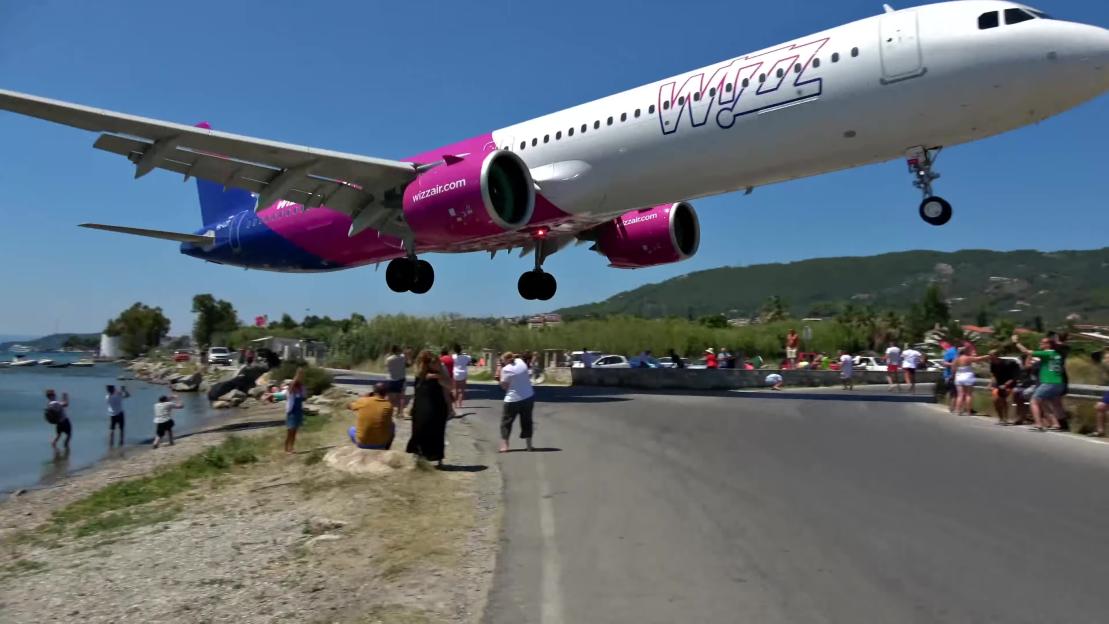 52-Year-Old Tourist Injured by Jet Engine Blast at Popular Plane-Spotting Beach