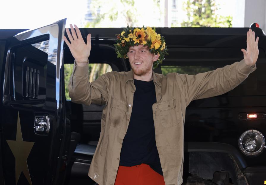Angry Ginge waving with a flower crown after winning I'm a Celebrity.