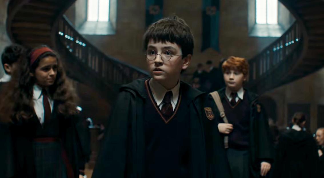 Students walking through Hogwarts Hallway.