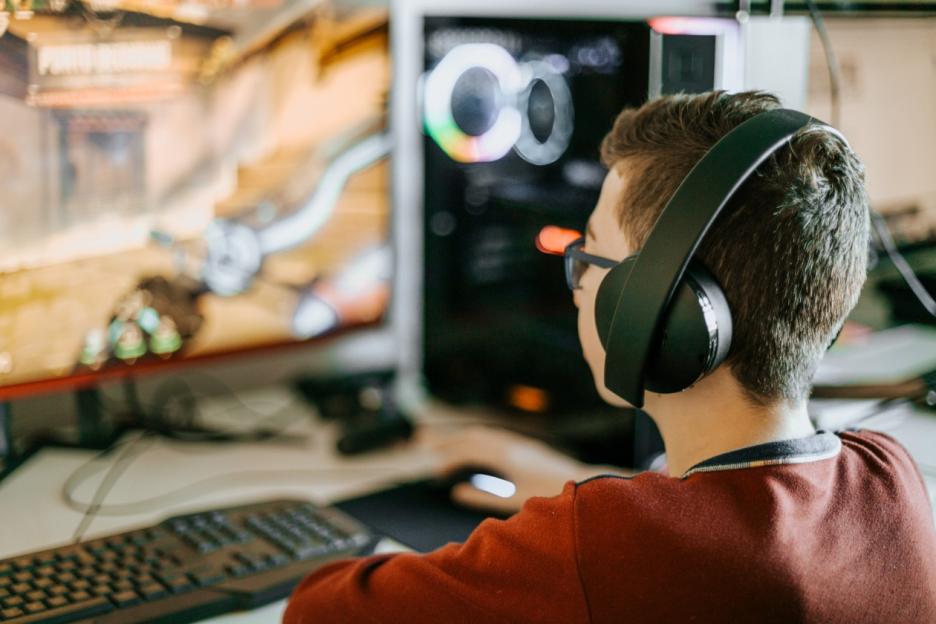 Teenager boy playing PC games.
