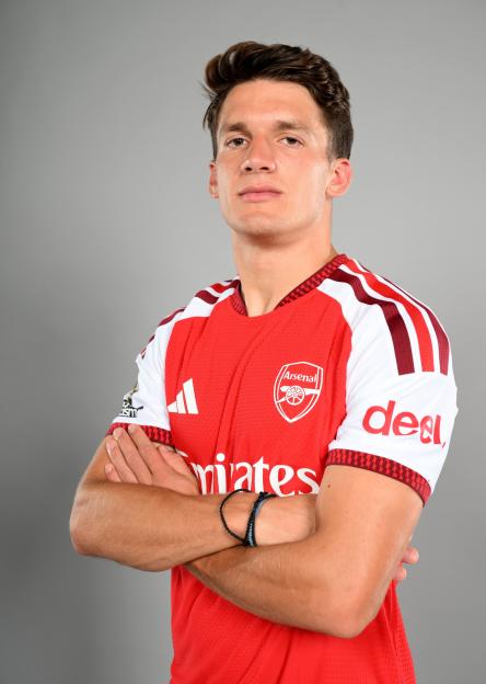 Arsenal Secures 3-0 Victory in Private Friendly, Christos Tzolis Shines with Debut Assist